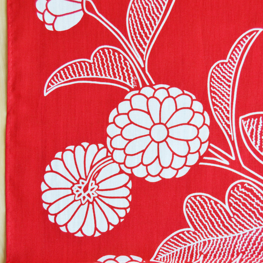 Japanese Chrysanthemum Bandana in Red “Shinku”
