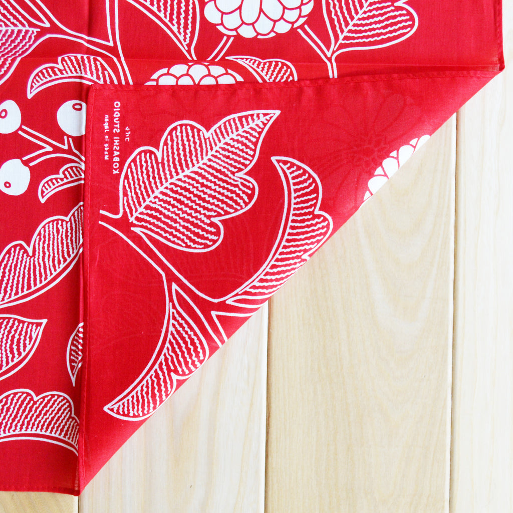 Japanese Chrysanthemum Bandana in Red “Shinku”