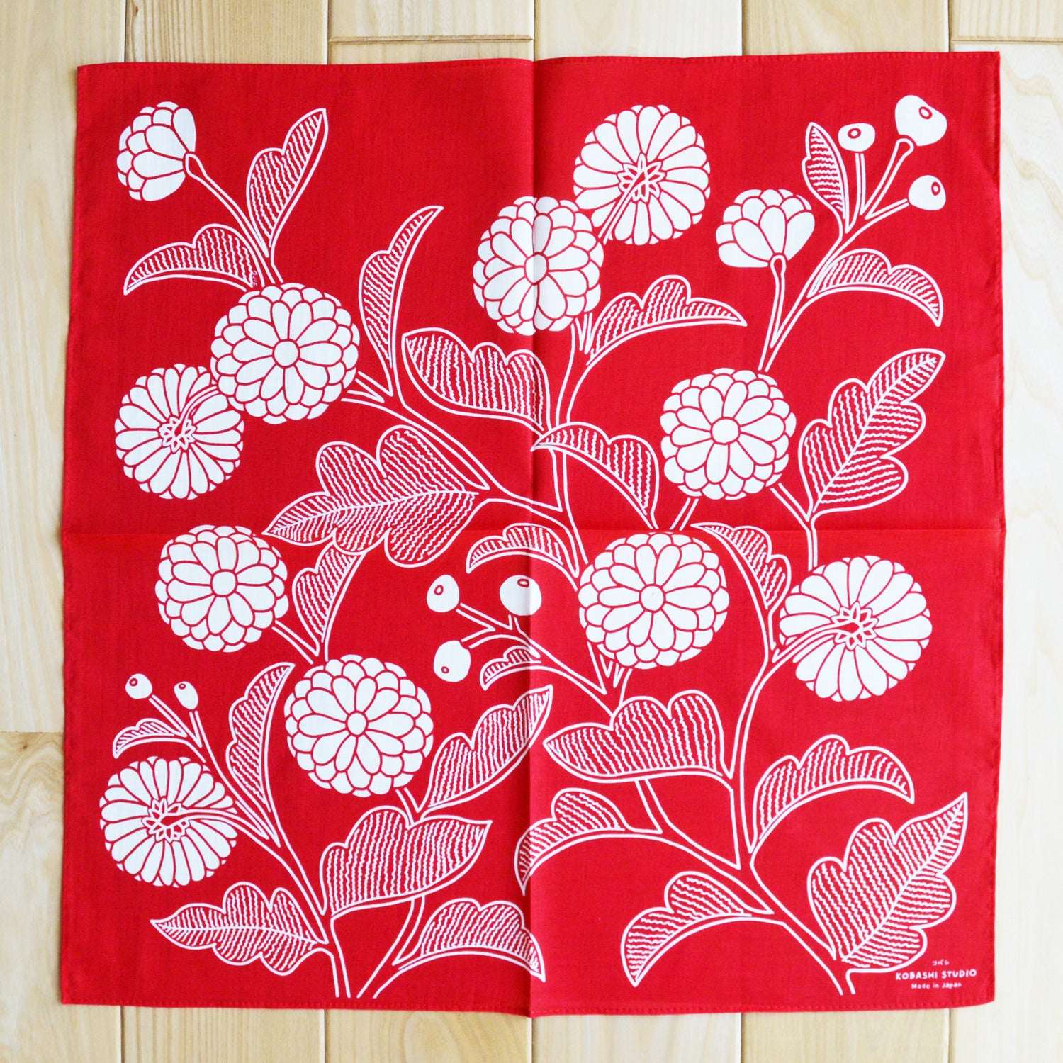 Japanese Chrysanthemum Bandana in Red “Shinku”