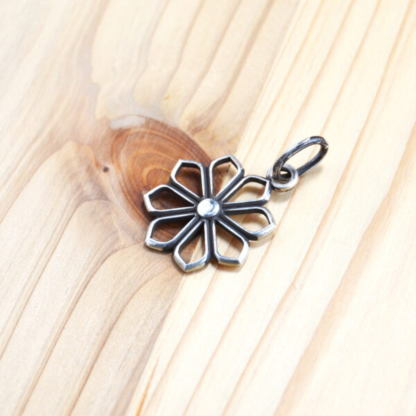 8 Petals Kikumon Charm Large “Yatsu-Giku Sukashi” Silver 925