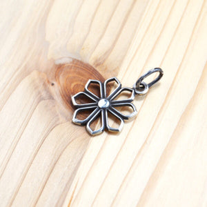 8 Petals Kikumon Charm Large “Yatsu-Giku Sukashi” Silver 925