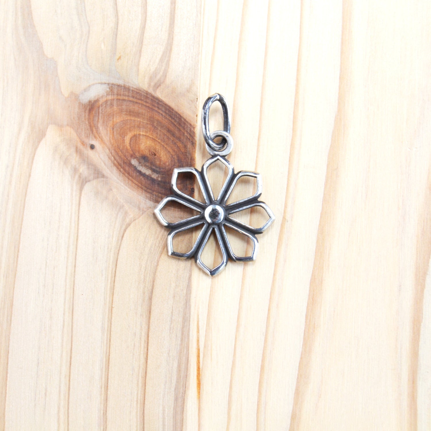 8 Petals Kikumon Charm Large “Yatsu-Giku Sukashi” Silver 925