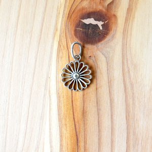 Kikumon Charm “SUKASHI” Medium 925 Silver