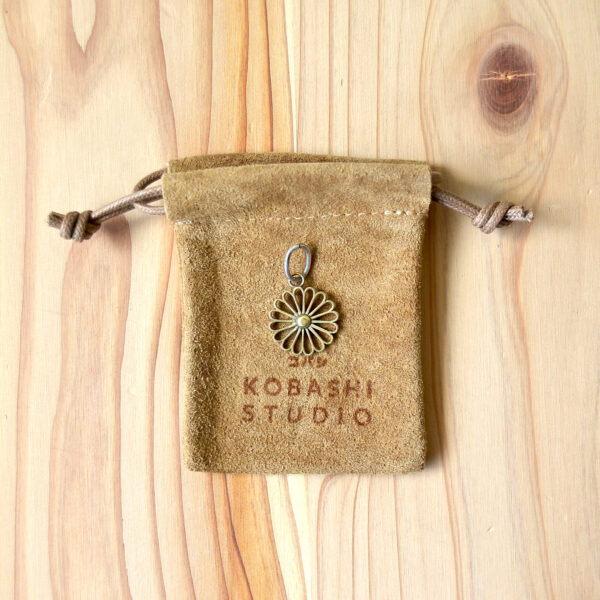 Kikumon Charm “SUKASHI” Medium Brass